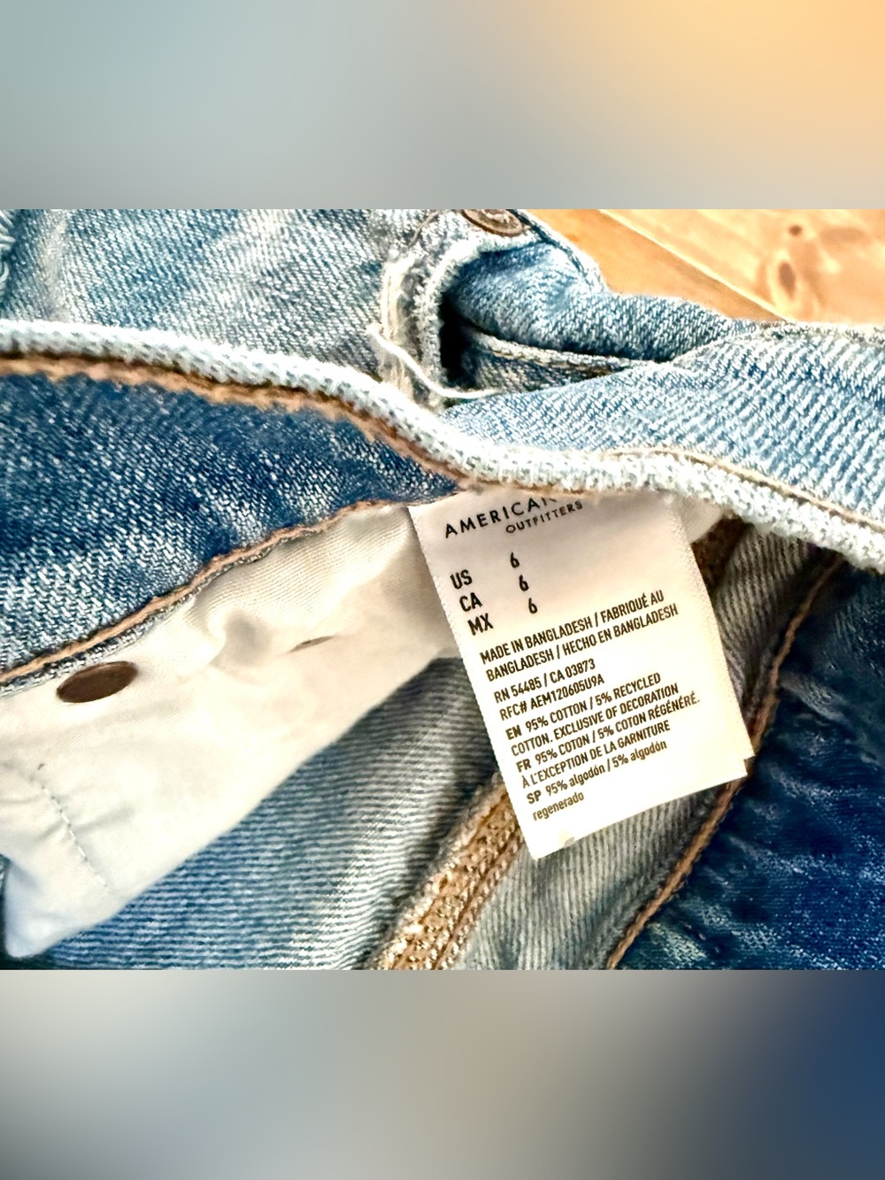 American Eagle Outfitters Distressed Blue Denim Jean Shorts Size 6 - Picture 3 of 3